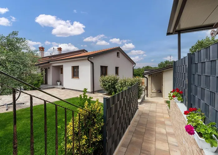 Villa Ajlin With Private Pool
