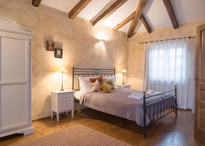 Villa Melissa - Istrisches Steinhaus mit Pool in guter Lage