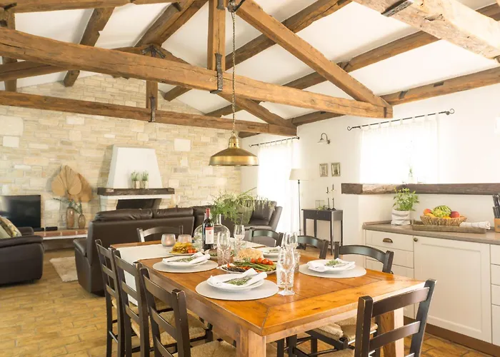 Villa Melissa - Istrisches Steinhaus mit Pool in guter Lage